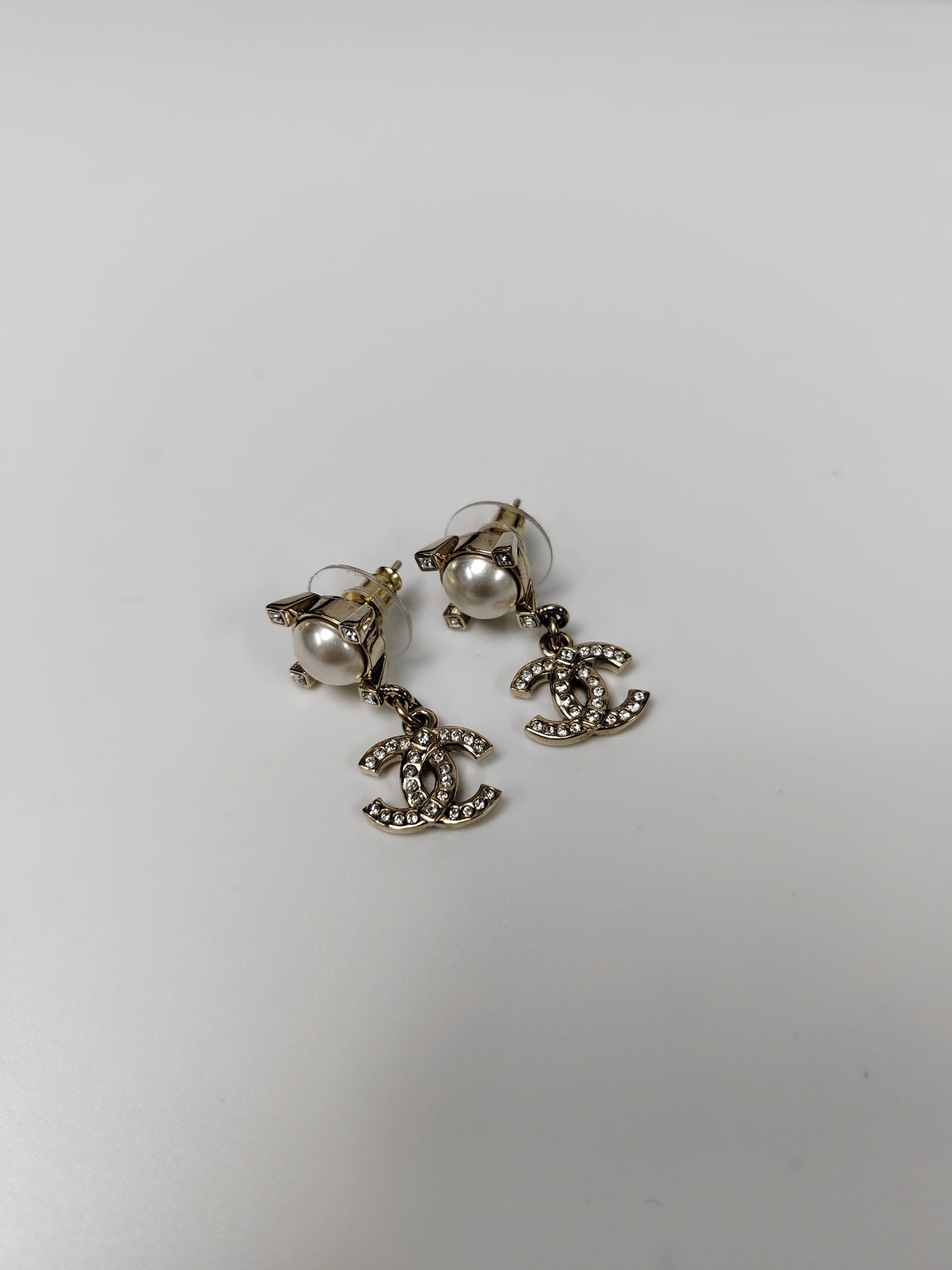 Chanel - Other - Gold-tone metal with imitation pearls and crystal embellishments - Gold