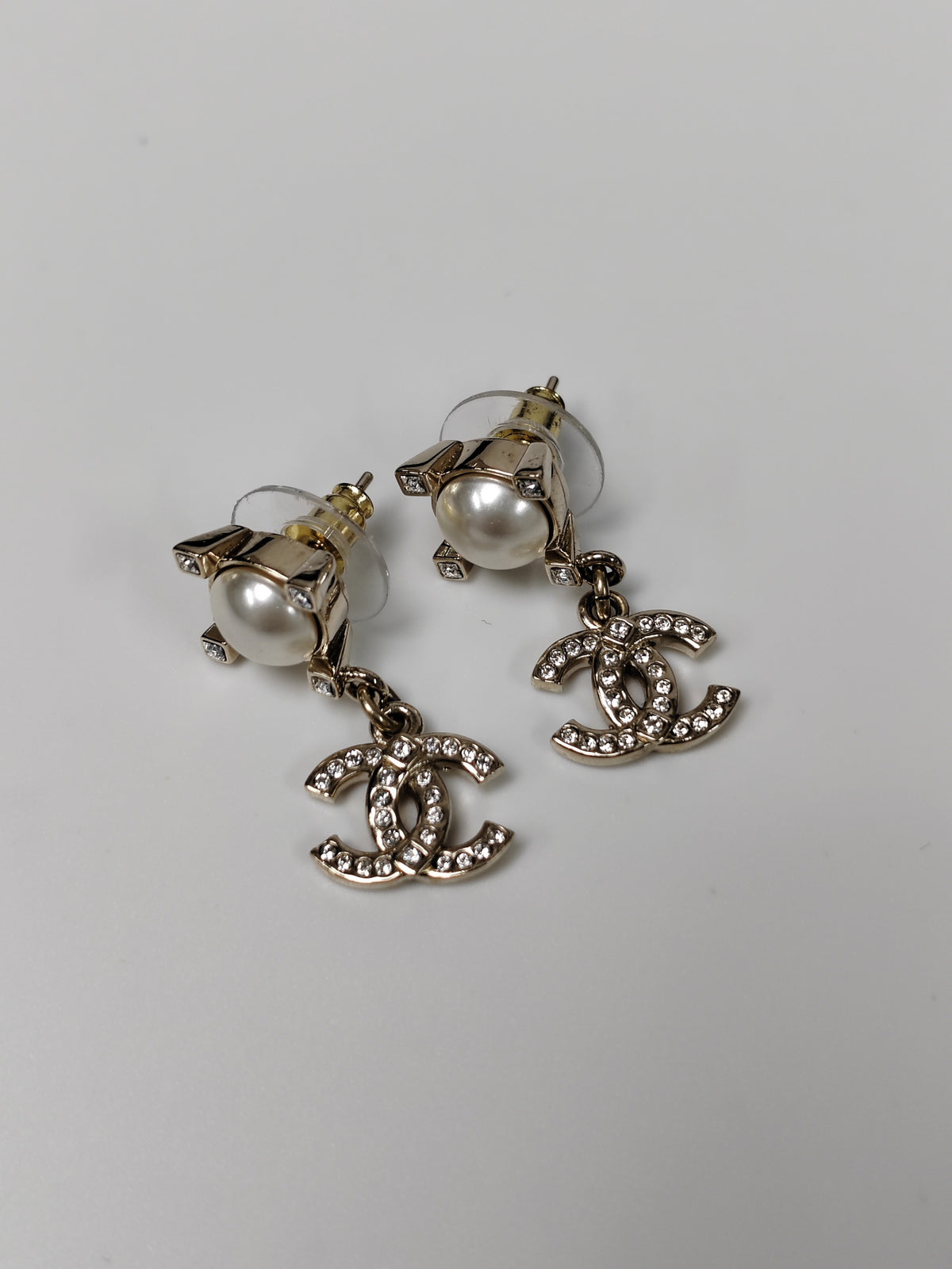 Chanel - Other - Gold-tone metal with imitation pearls and crystal embellishments - Gold