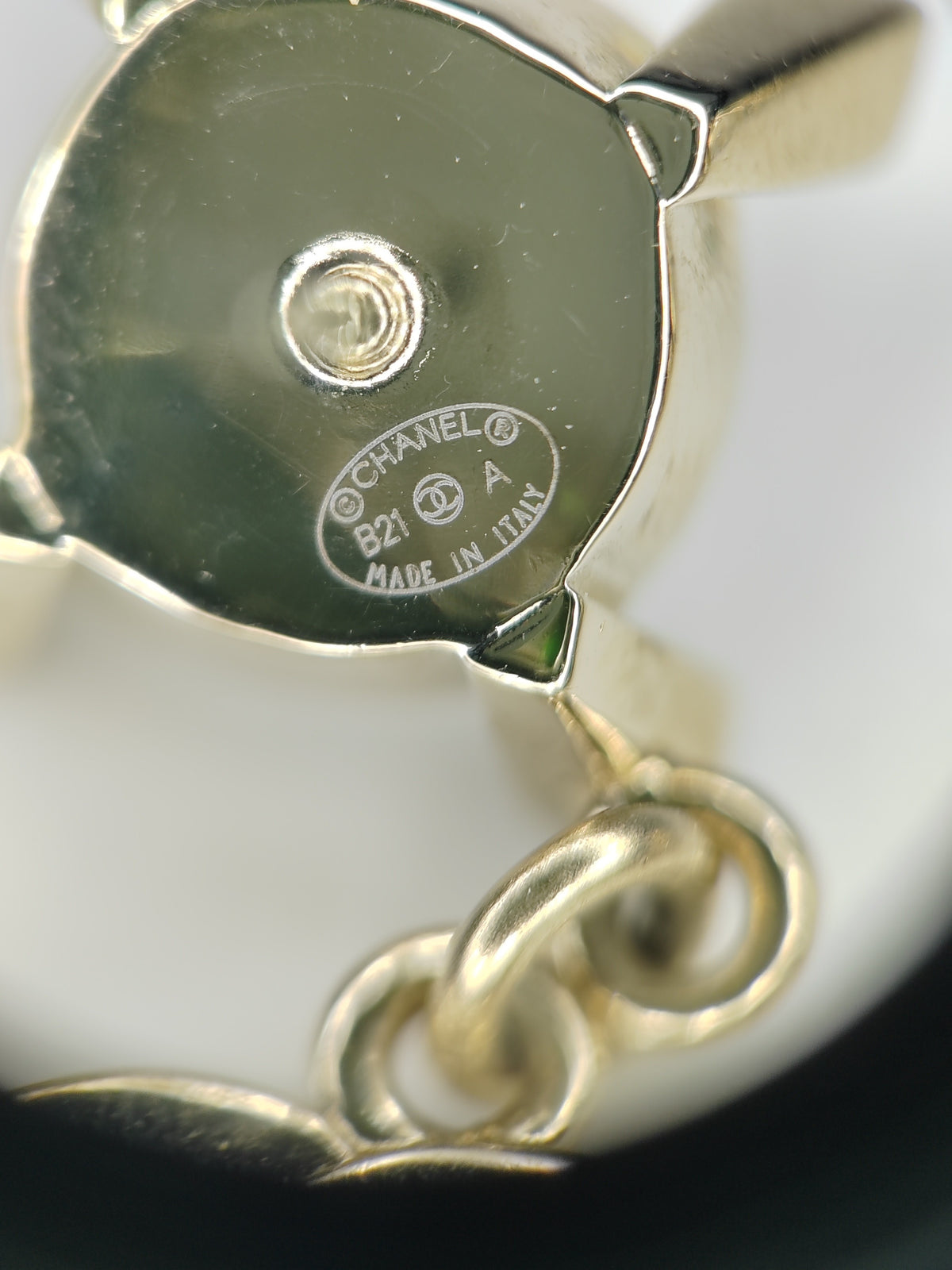 Chanel - Other - Gold-tone metal with imitation pearls and crystal embellishments - Gold