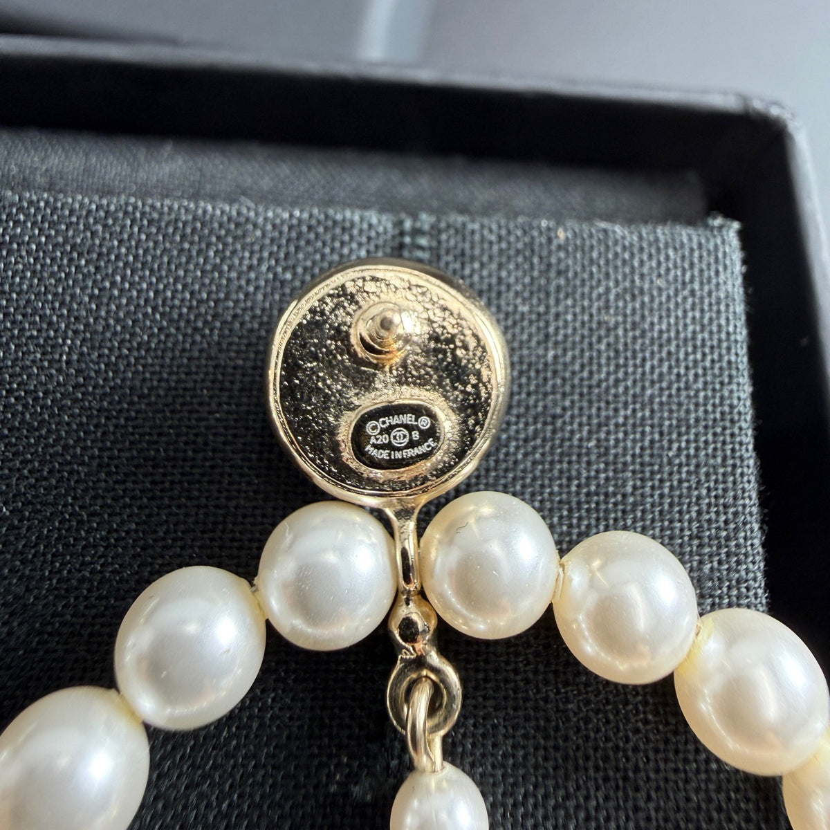 Chanel - Other - Gold-tone metal with imitation pearls and crystal embellishments - Multicolour