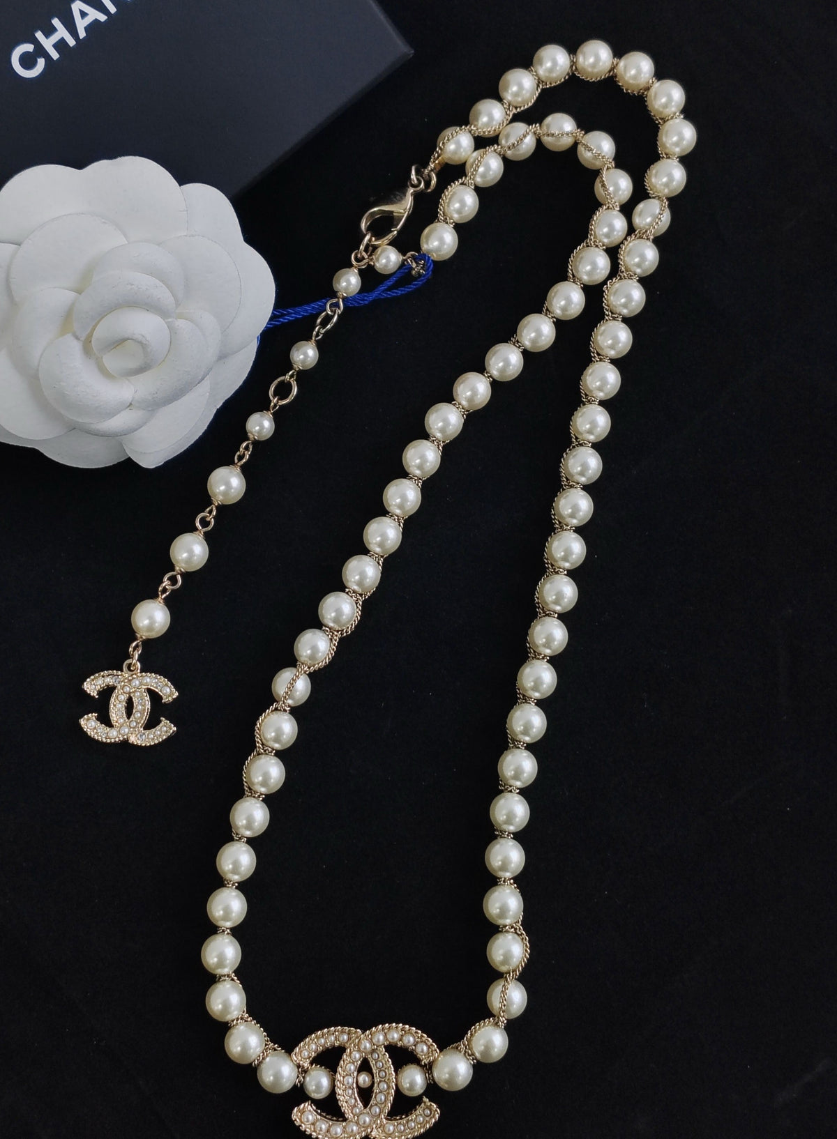 Chanel - Other - Gold-tone metal with imitation pearls and crystal-like accents - Gold