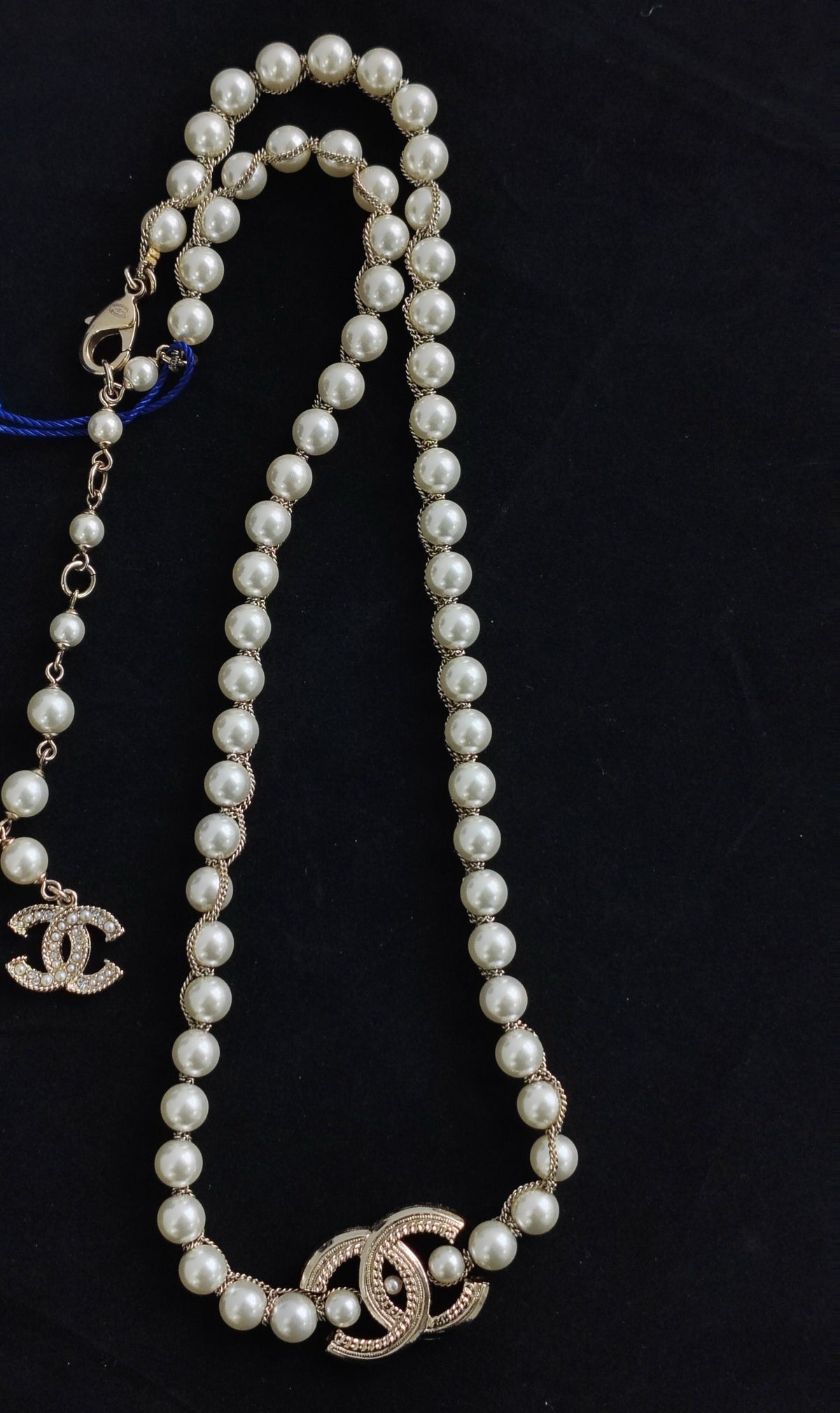 Chanel - Other - Gold-tone metal with imitation pearls and crystal-like accents - Gold