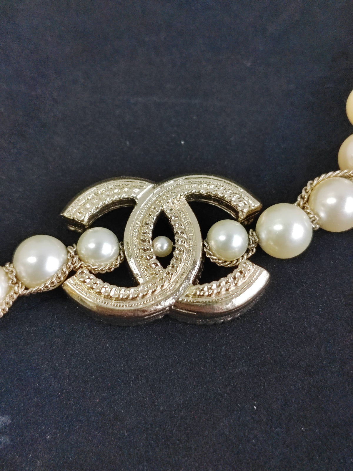 Chanel - Other - Gold-tone metal with imitation pearls and crystal-like accents - Gold