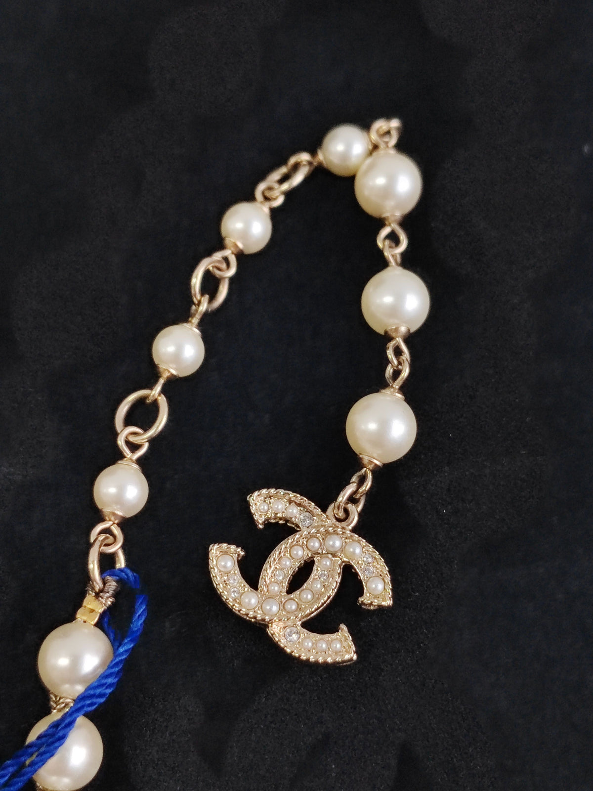 Chanel - Other - Gold-tone metal with imitation pearls and crystal-like accents - Gold