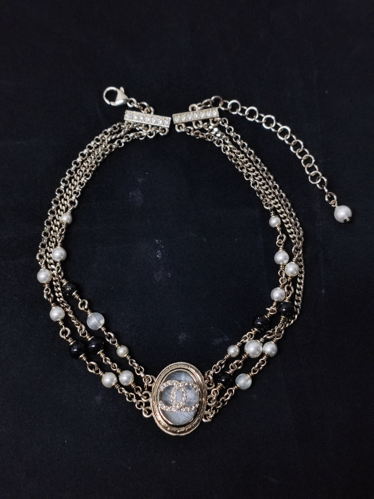 Chanel - Other - Gold-tone metal with imitation pearls and rhinestone embellishments - Multicolour