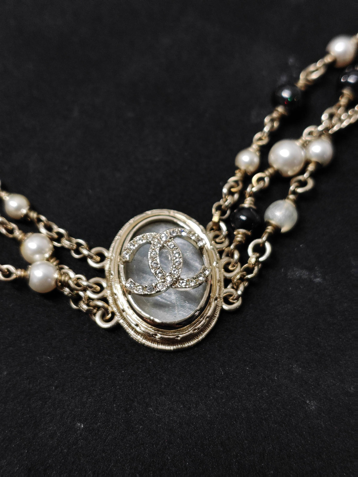Chanel - Other - Gold-tone metal with imitation pearls and rhinestone embellishments - Multicolour