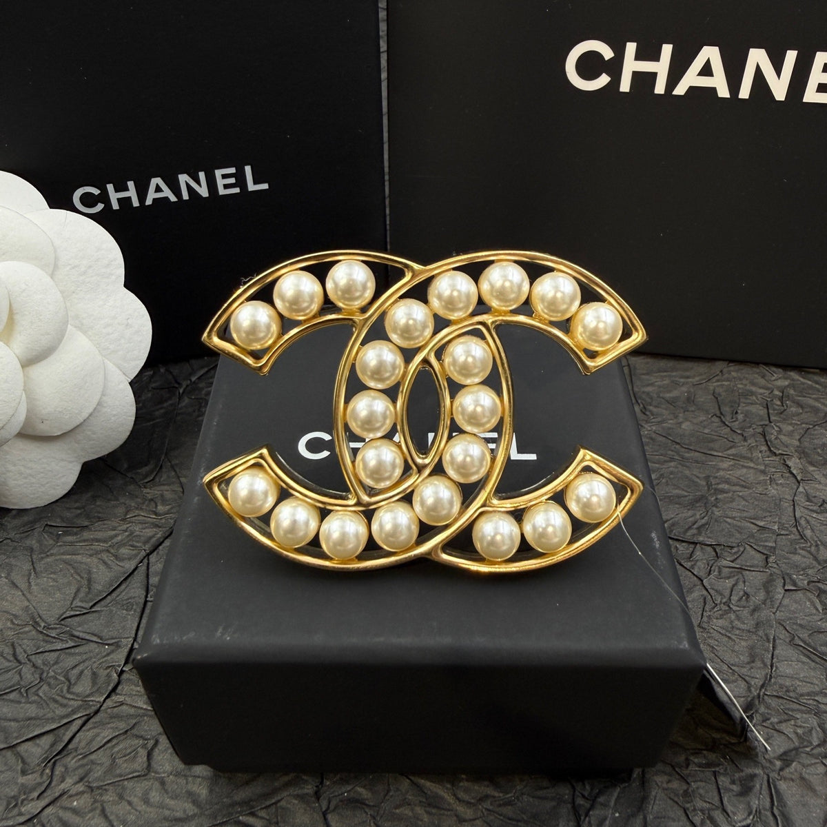Chanel - Other - Gold-tone metal with imitation pearls. - Gold