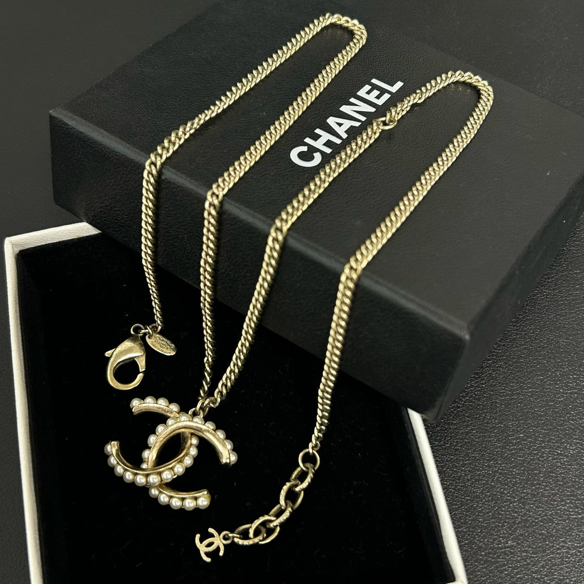 Chanel - Other - Gold-tone metal with imitation pearls. - Gold