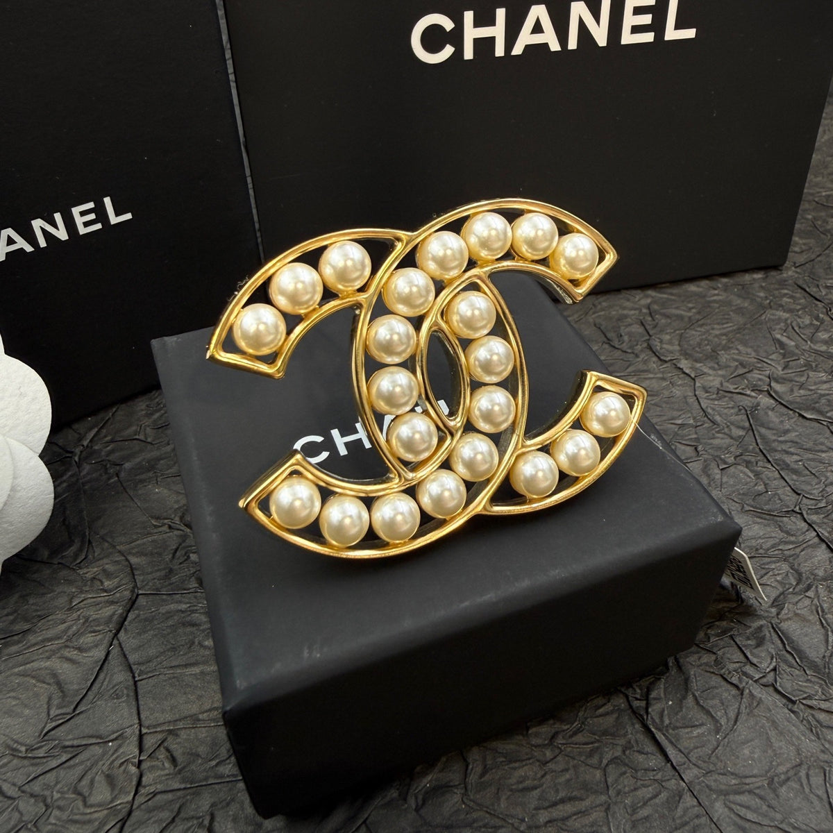 Chanel - Other - Gold-tone metal with imitation pearls. - Gold
