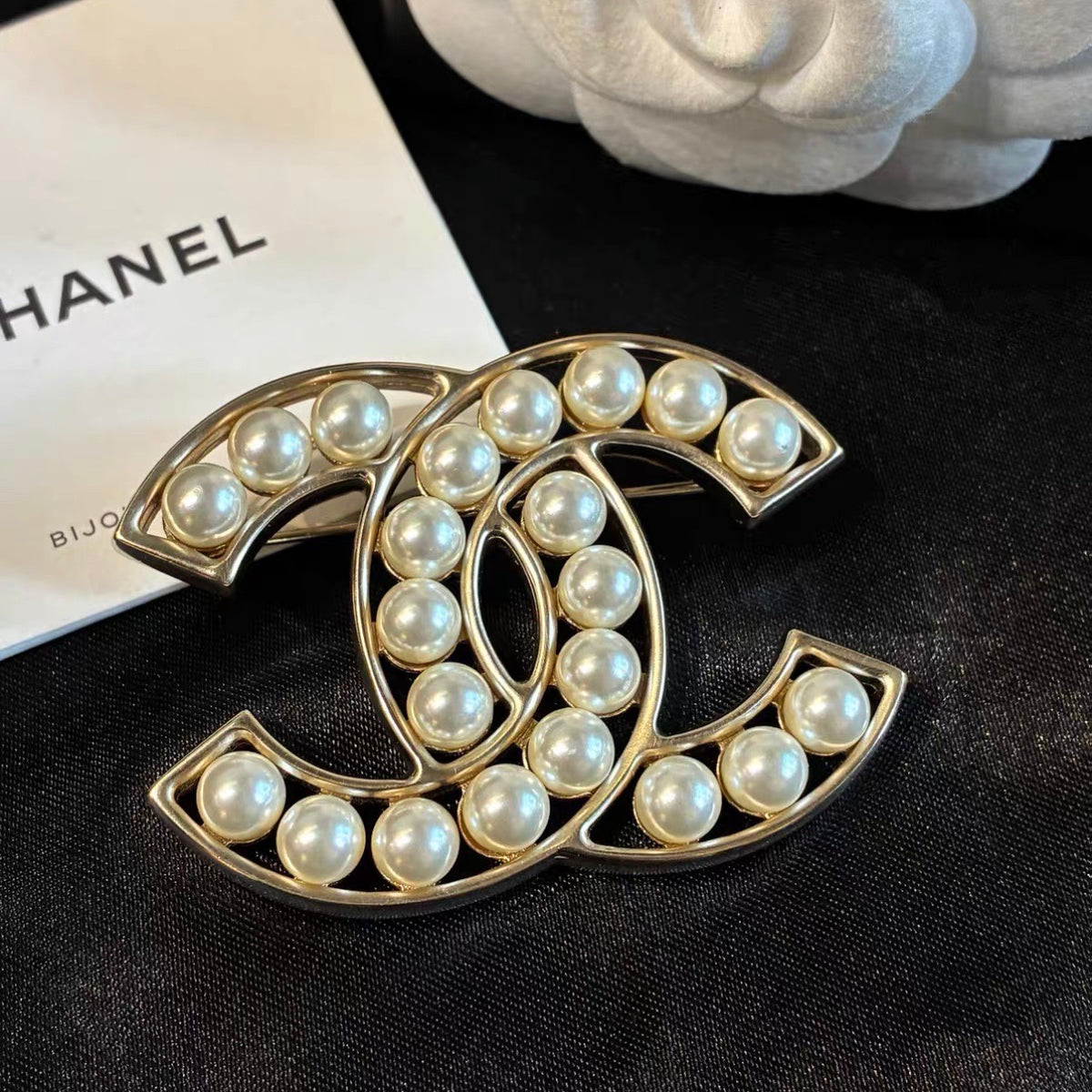 Chanel - Other - Gold-tone metal with imitation pearls. - Gold