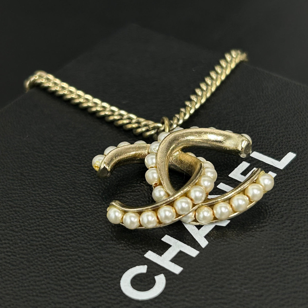 Chanel - Other - Gold-tone metal with imitation pearls. - Gold