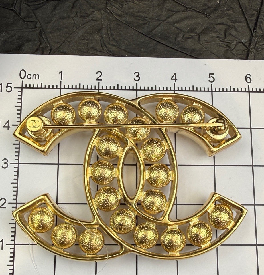 Chanel - Other - Gold-tone metal with imitation pearls. - Gold