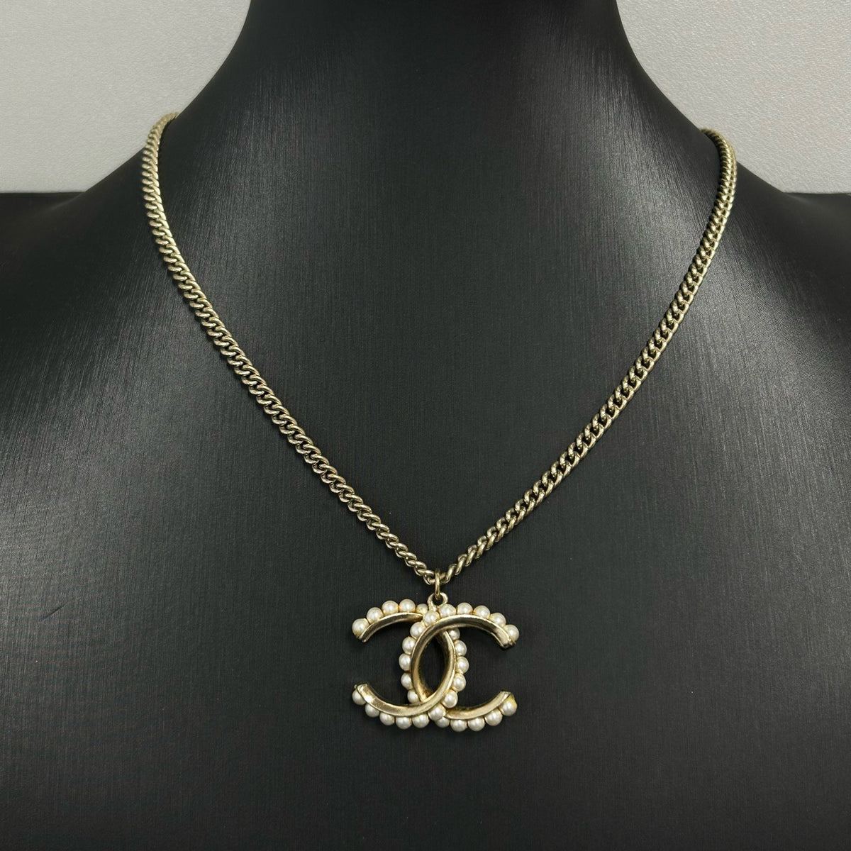 Chanel - Other - Gold-tone metal with imitation pearls. - Gold