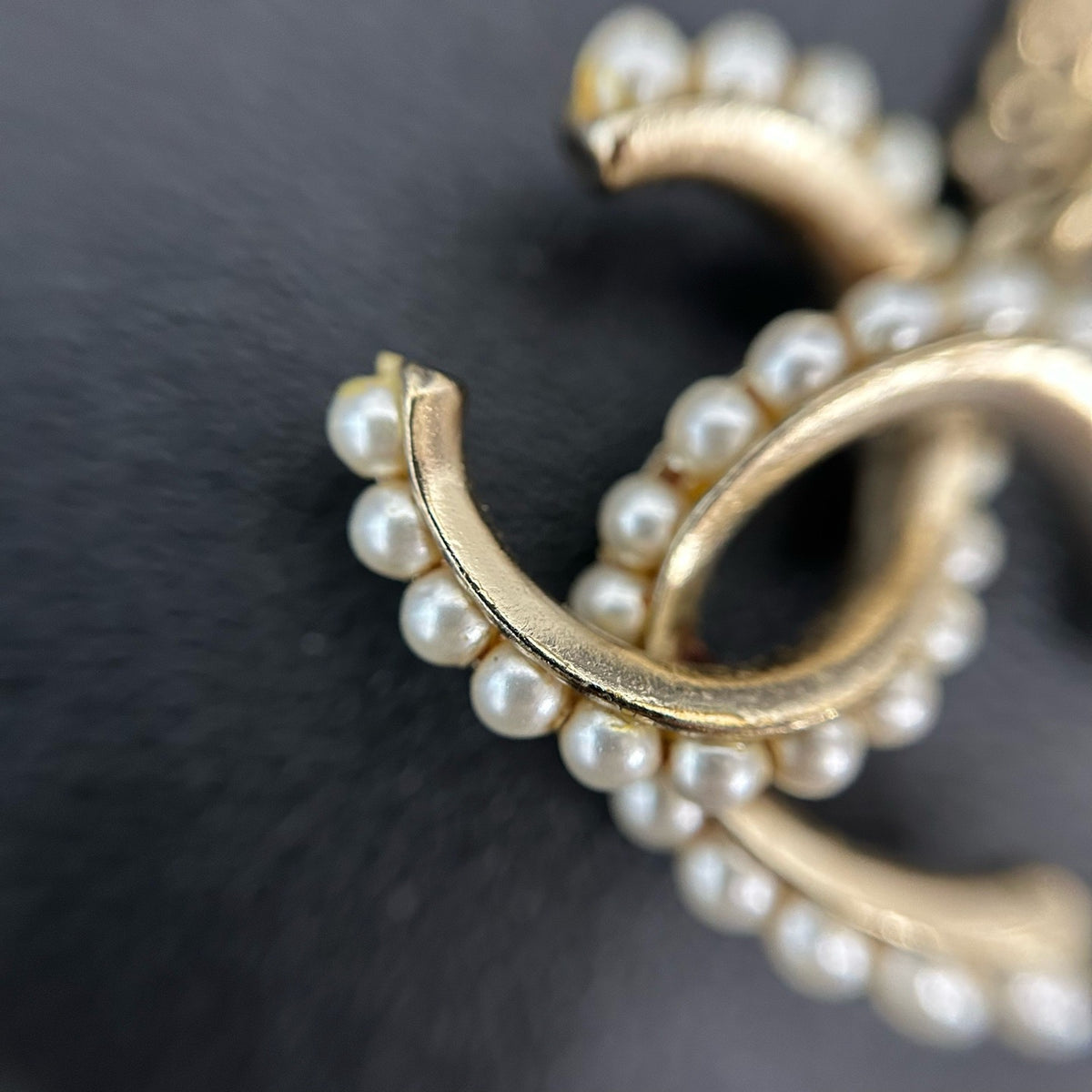 Chanel - Other - Gold-tone metal with imitation pearls. - Gold