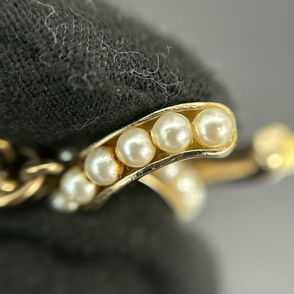 Chanel - Other - Gold-tone metal with imitation pearls. - Gold
