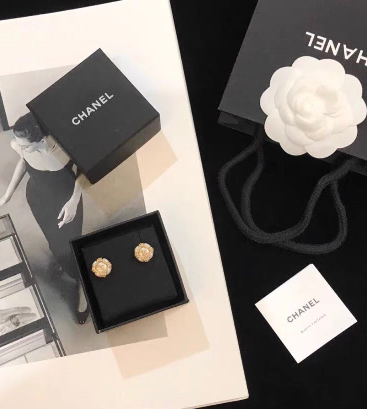 Chanel - Other - Gold-tone metal with imitation pearls. - Gold - (One Size)