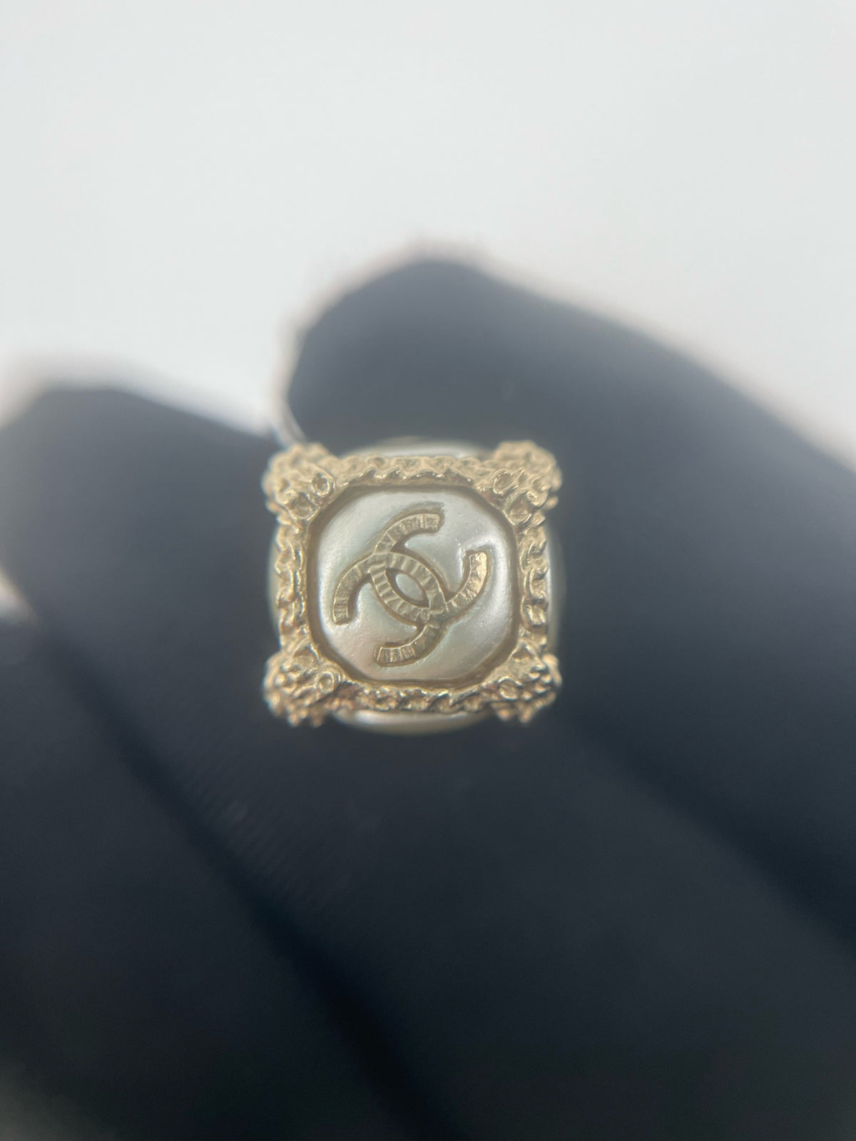 Chanel - Other - Gold-tone metal with imitation pearls. - Gold - (One Size)