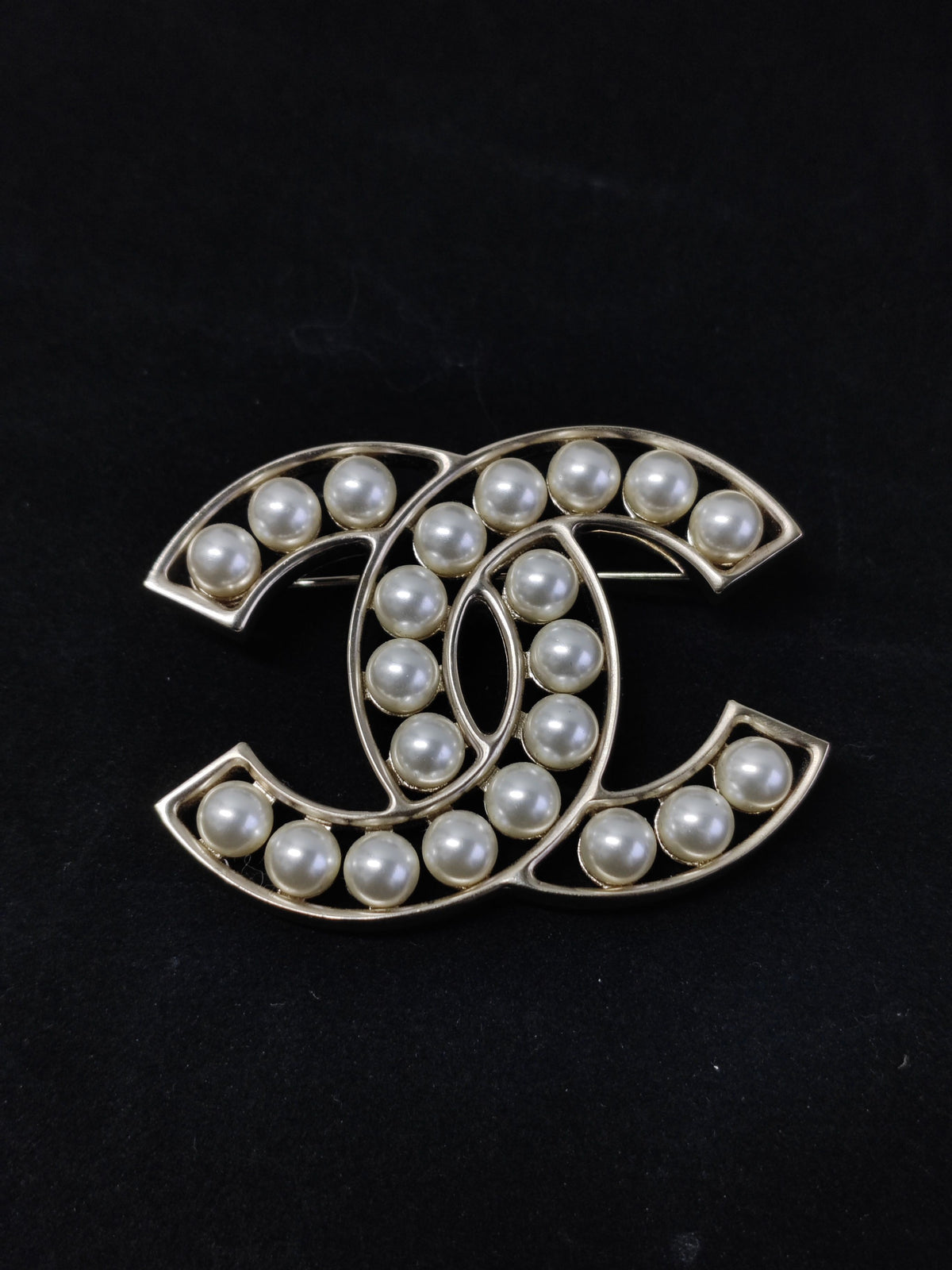 Chanel - Other - Gold-tone metal with imitation pearls - Multicolour