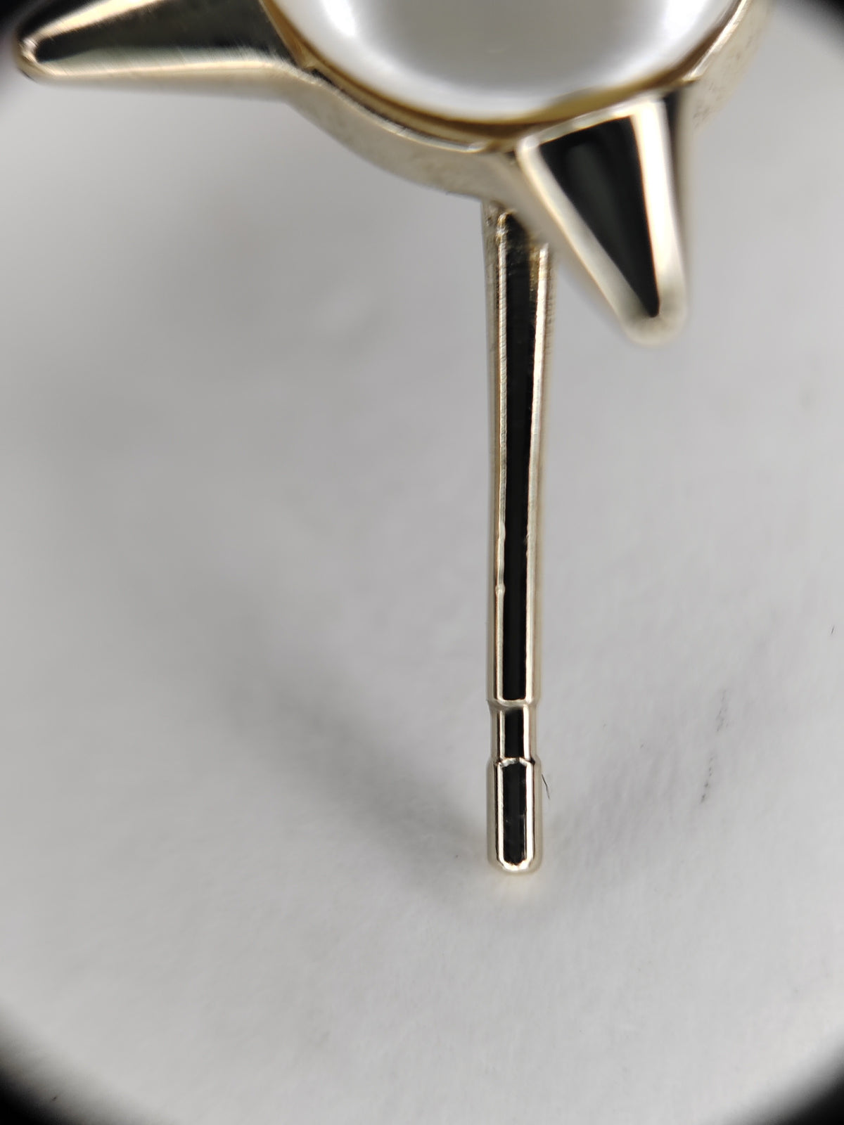 Chanel - Other - Gold-tone metal with imitation pearls - Multicolour