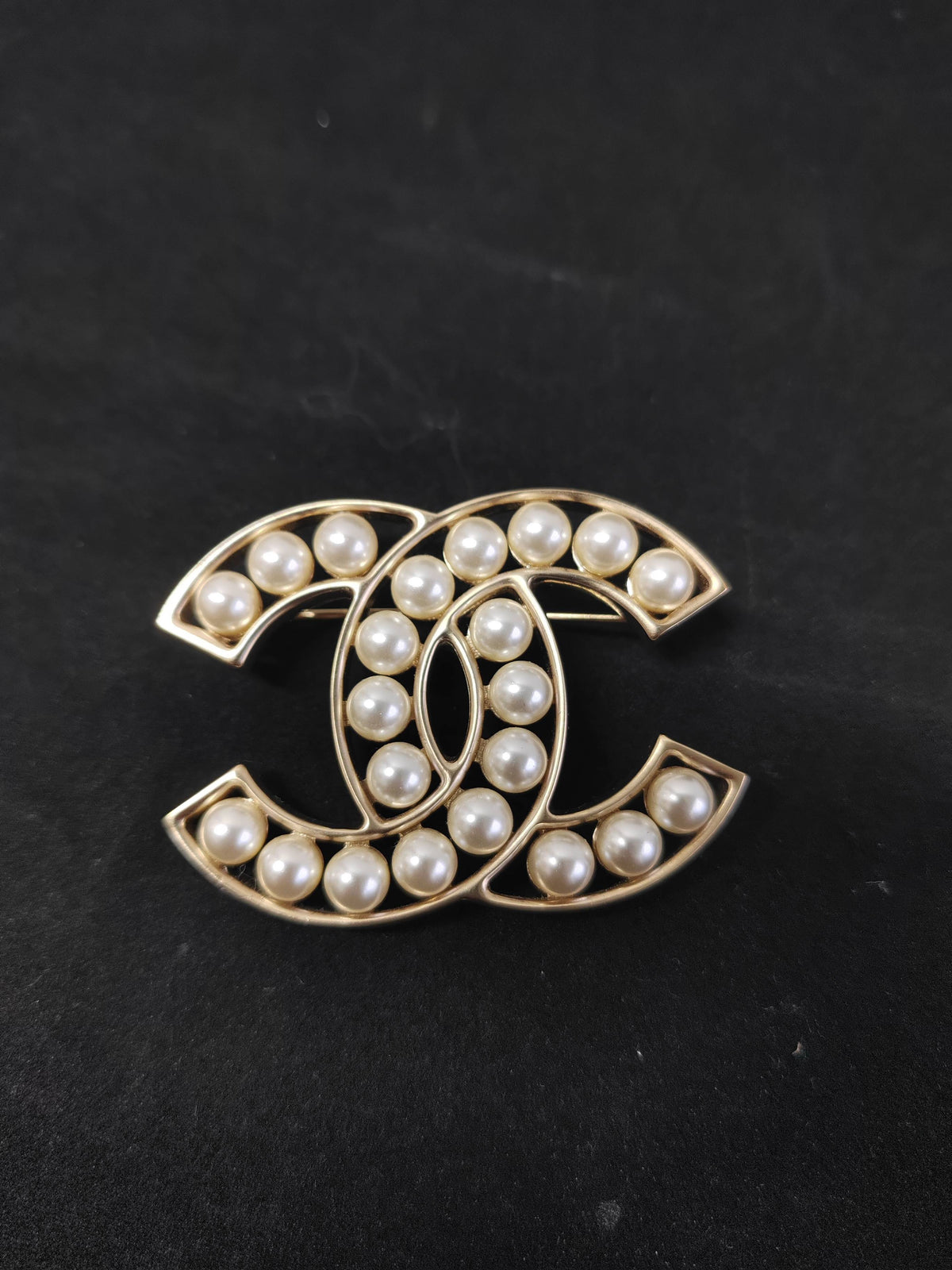 Chanel - Other - Gold-tone metal with imitation pearls - Multicolour