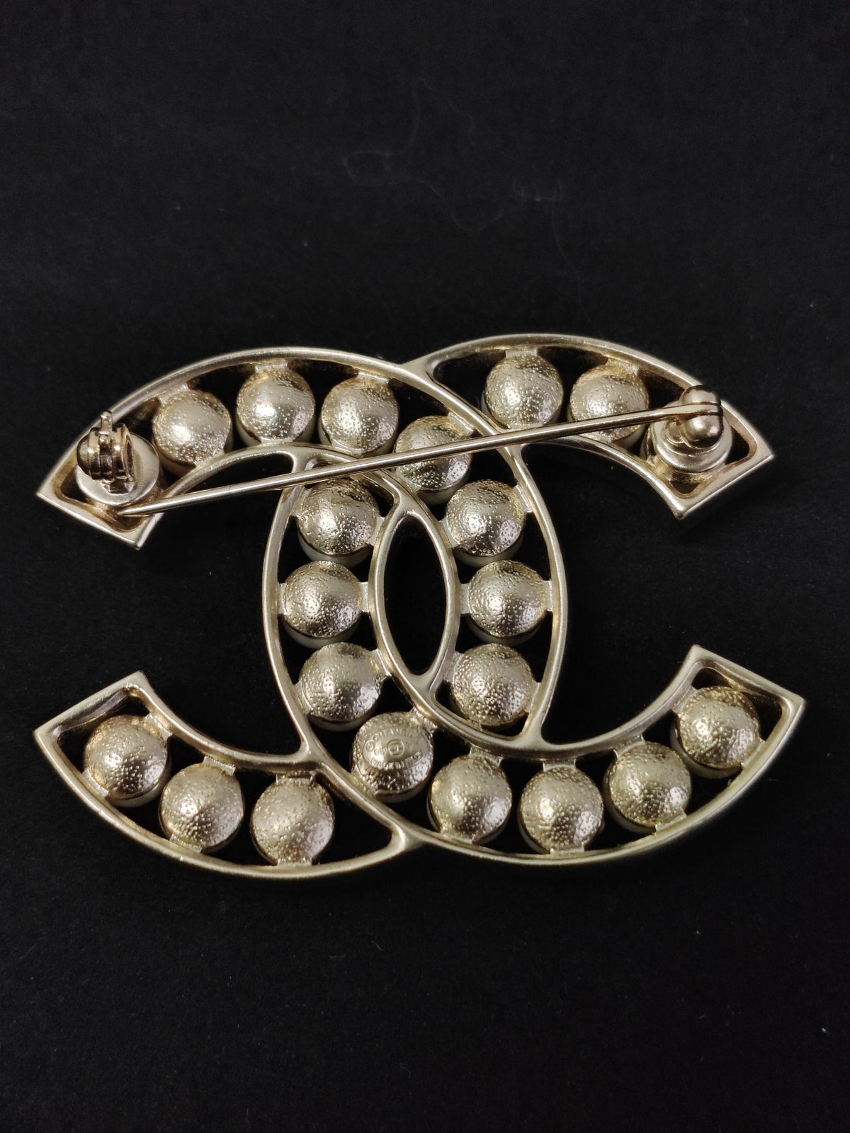 Chanel - Other - Gold-tone metal with imitation pearls - Multicolour