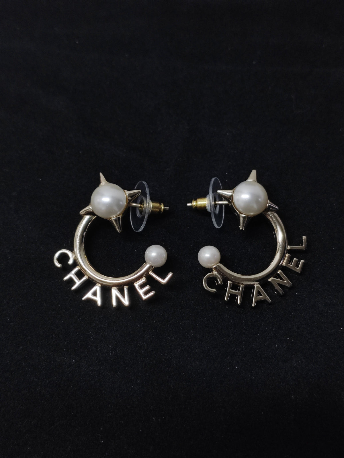 Chanel - Other - Gold-tone metal with imitation pearls - Multicolour