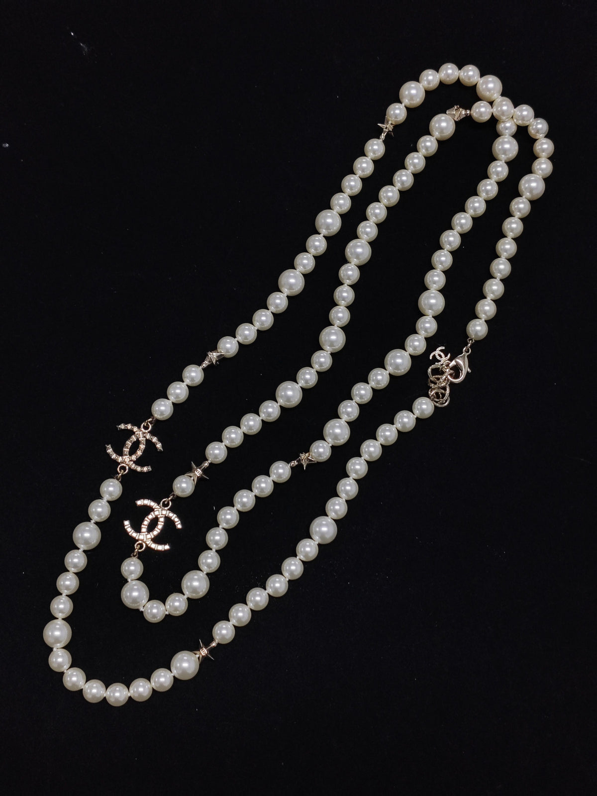 Chanel - Other - Gold-tone metal with imitation pearls - White