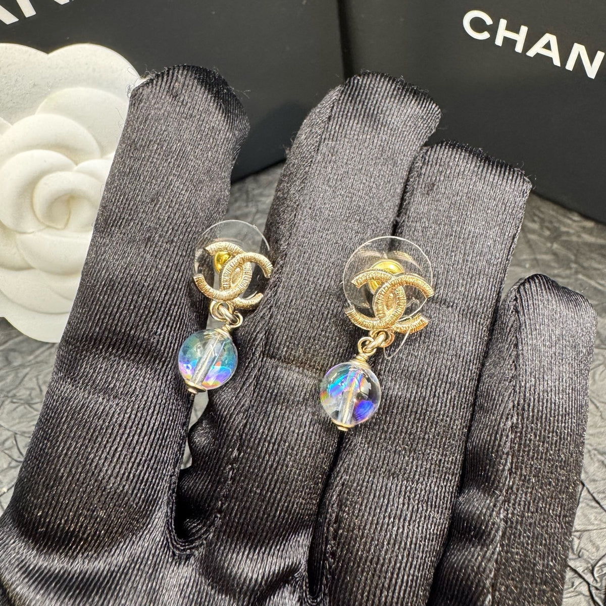 Chanel - Other - Gold-tone metal with iridescent glass beads - Multicolour