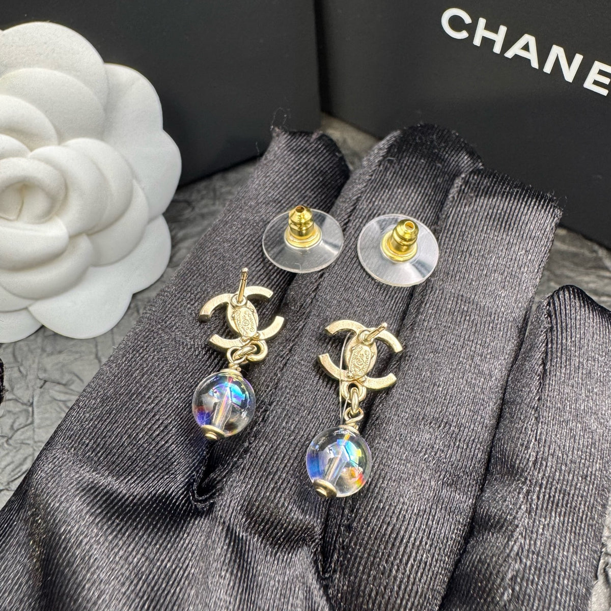 Chanel - Other - Gold-tone metal with iridescent glass beads - Multicolour