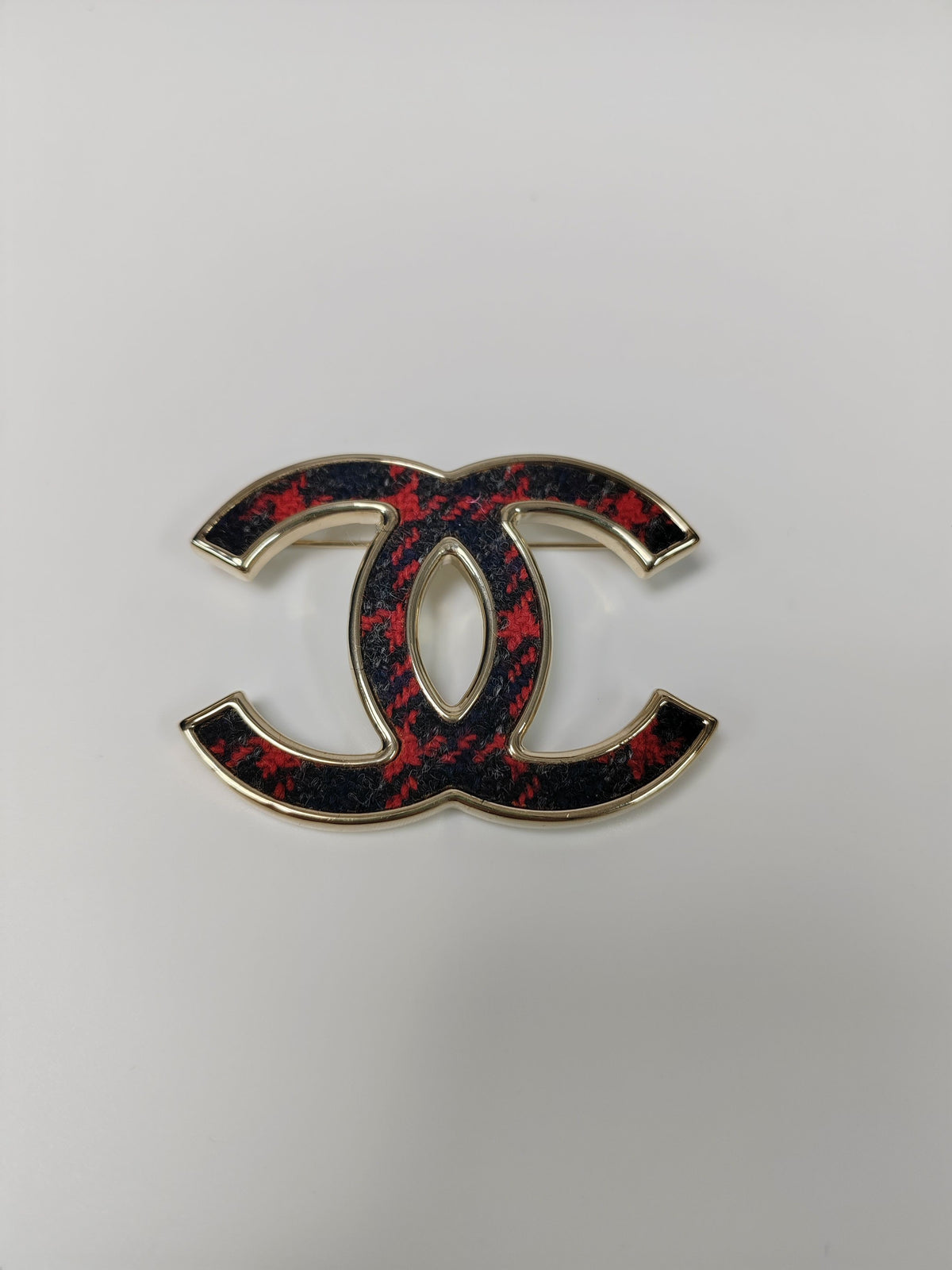 Chanel - Other - Gold-tone metal with knitted textile inset - Multicolour