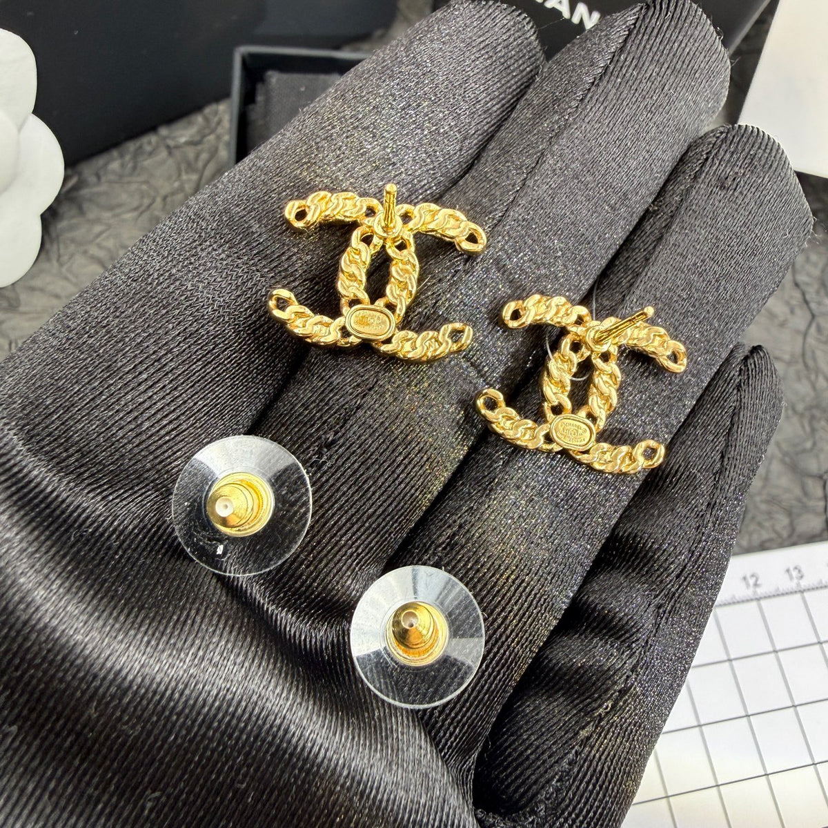 Chanel - Other - Gold-tone metal with multicolour crystal-like stones and pearl-like accents - Multicolour