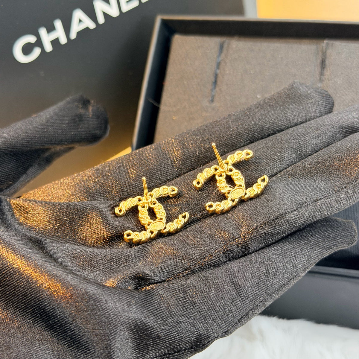 Chanel - Other - Gold-tone metal with multicolour crystal-like stones and pearl-like accents - Multicolour