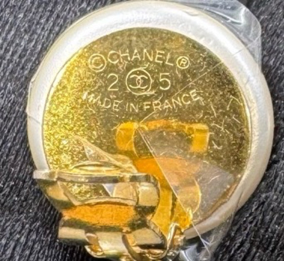 Chanel - Other - Gold-tone metal with pearl-effect drops. - White