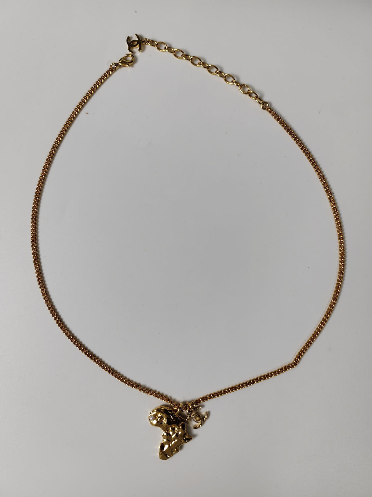 Chanel - Other - Gold-tone metal with pearl-like and crystal accents - Gold