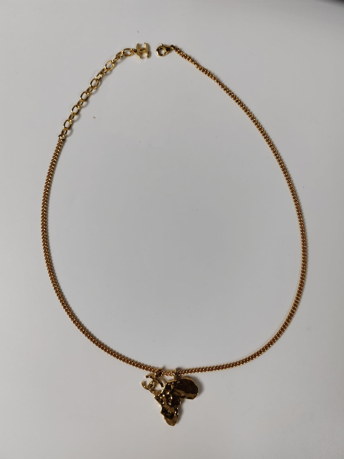 Chanel - Other - Gold-tone metal with pearl-like and crystal accents - Gold