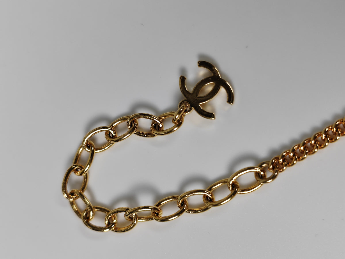 Chanel - Other - Gold-tone metal with pearl-like and crystal accents - Gold