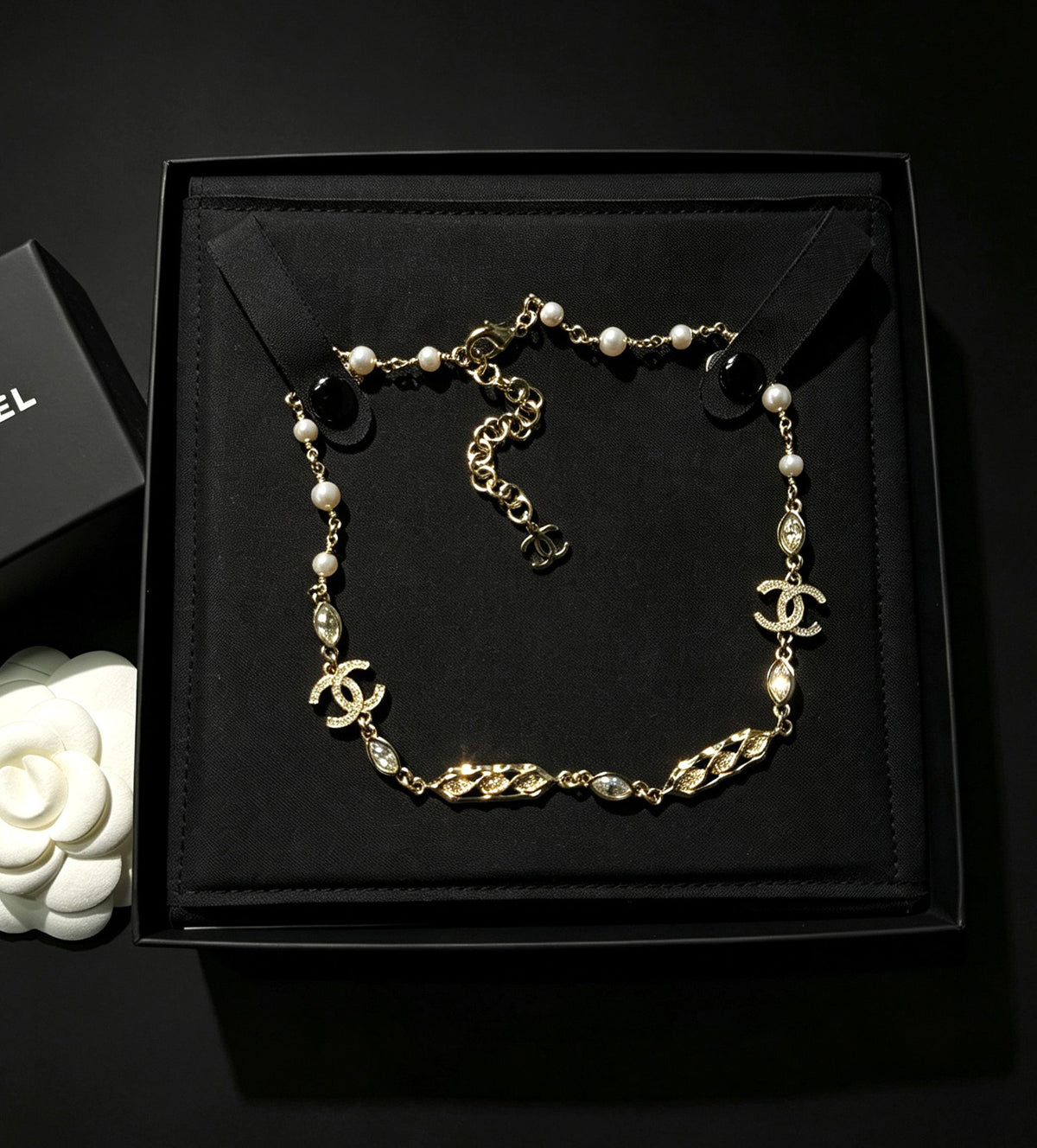 Chanel - Other - Gold-tone metal with pearl-style beads and clear crystal accents - Gold - (38+7 cm)
