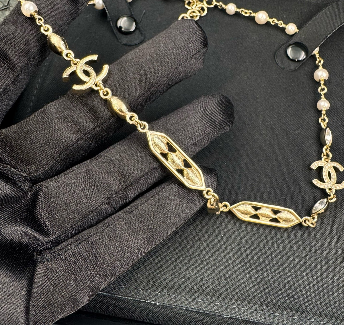 Chanel - Other - Gold-tone metal with pearl-style beads and clear crystal accents - Gold - (38+7 cm)