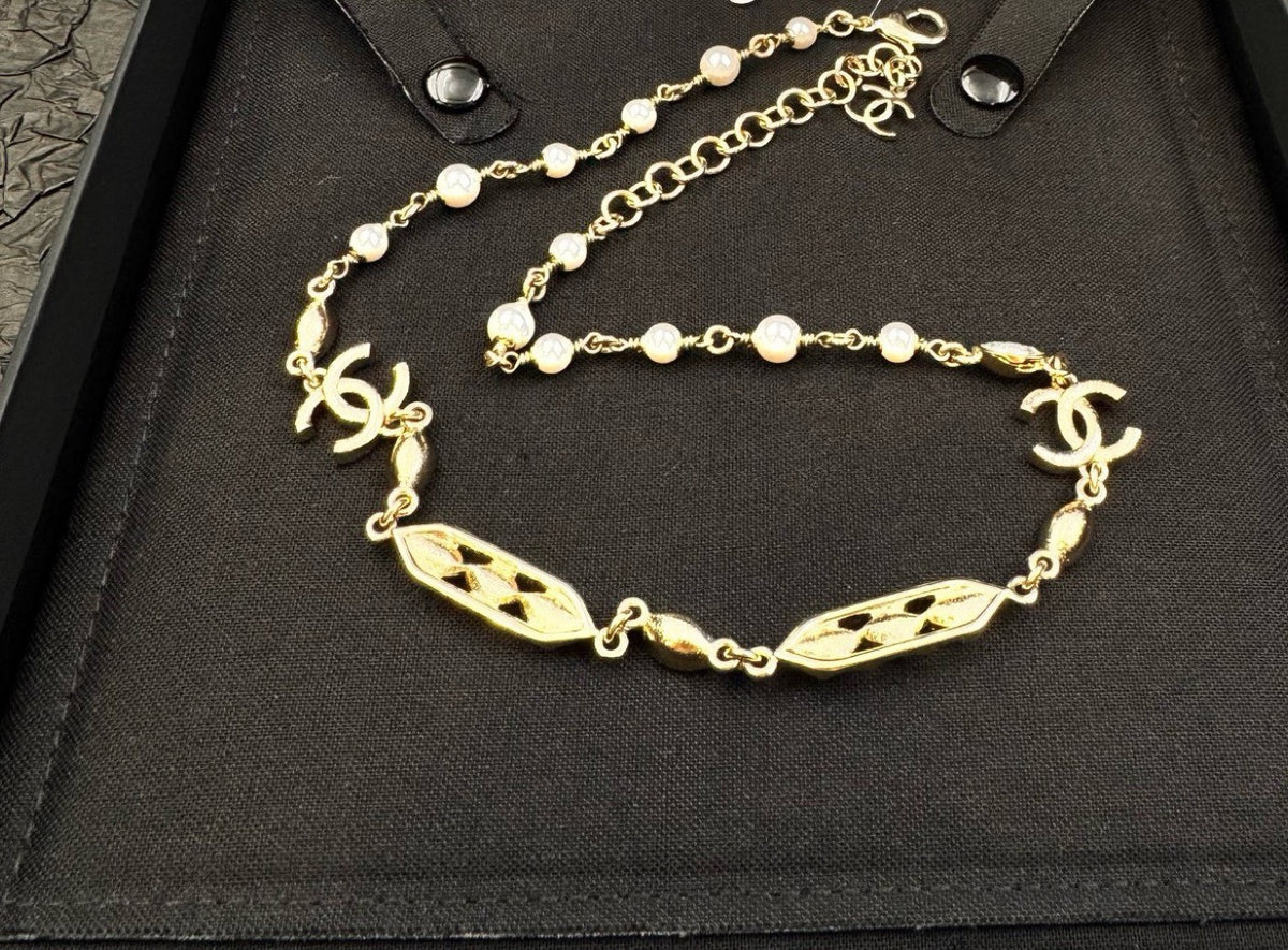 Chanel - Other - Gold-tone metal with pearl-style beads and clear crystal accents - Gold - (38+7 cm)