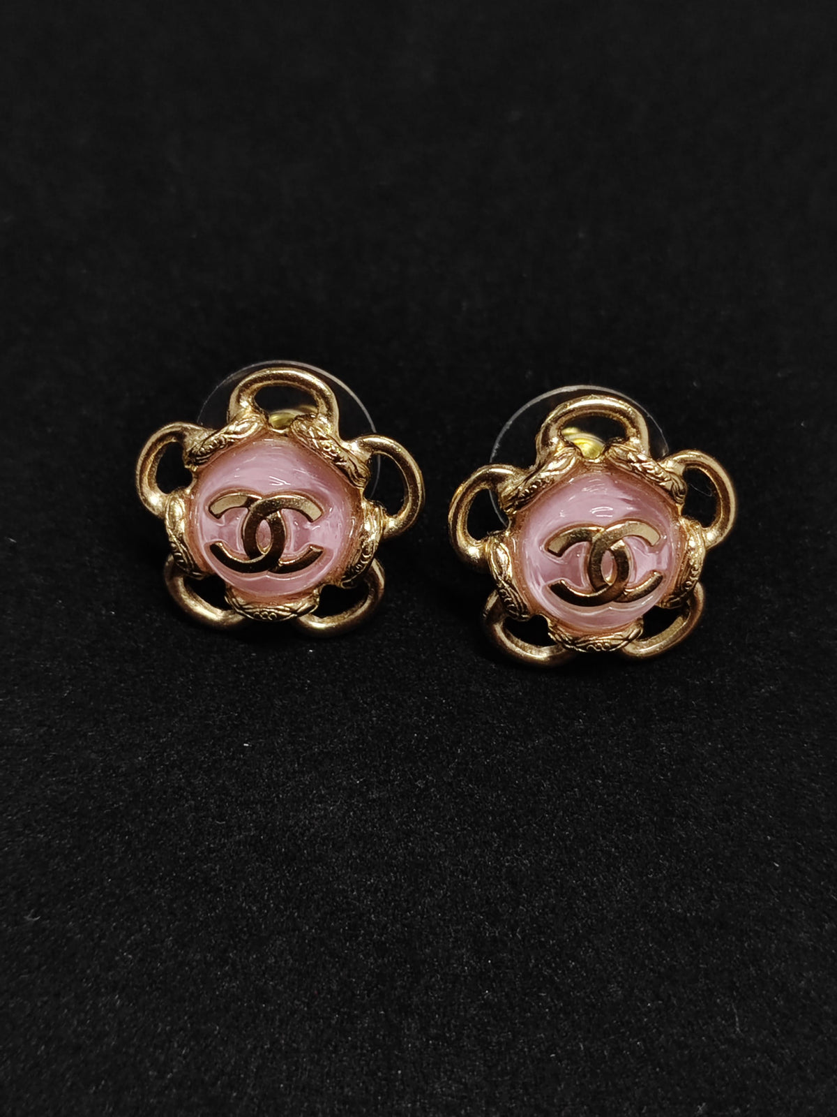 Chanel - Other - Gold-tone metal with pink enamel-like decoration. - Multicolour