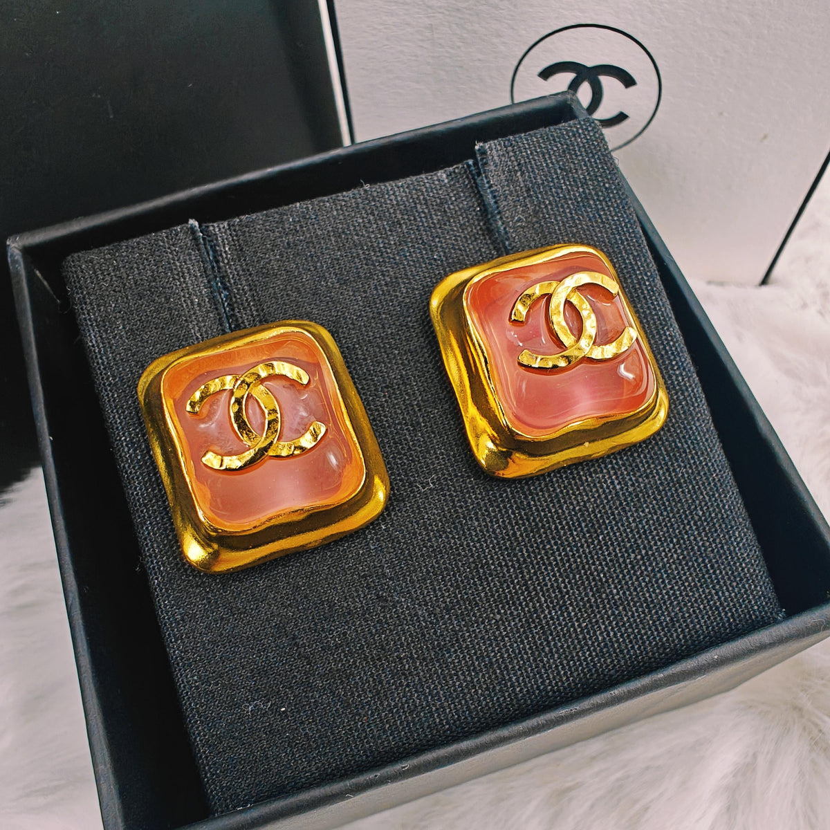 Chanel - Other - Gold-tone metal with pink enamel - Multicolour