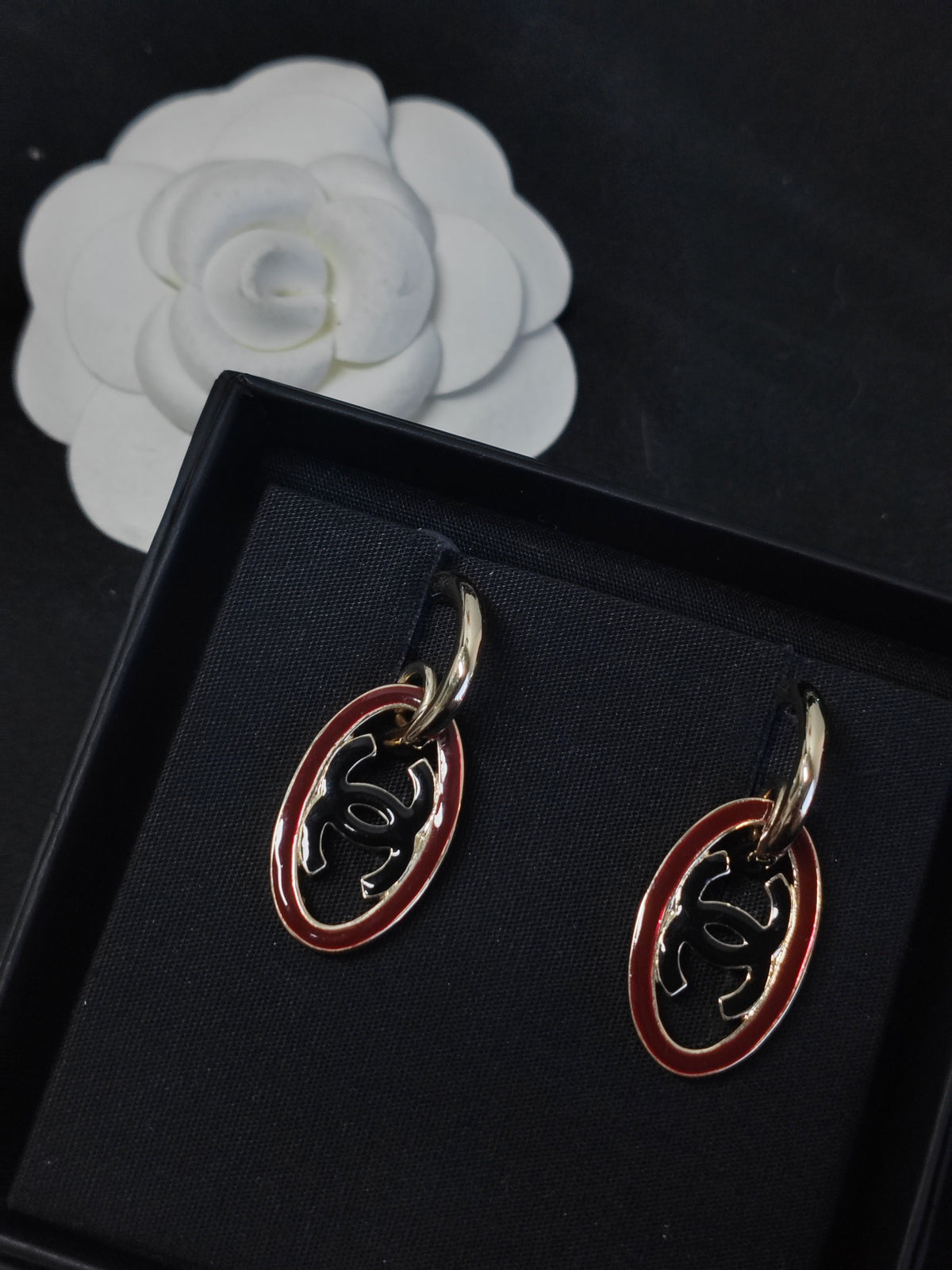 Chanel - Other - Gold-tone metal with red and black enamel details - Red