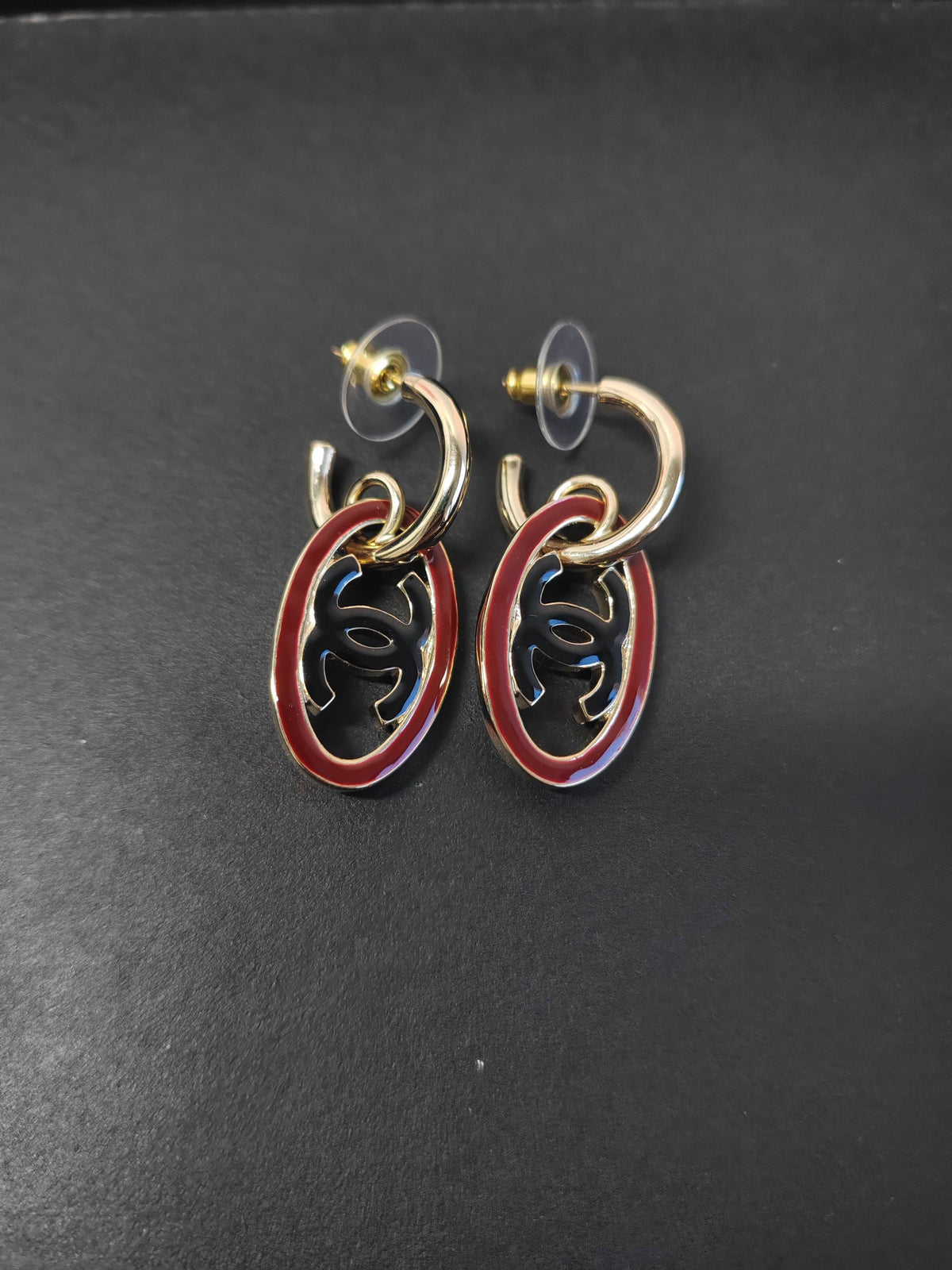 Chanel - Other - Gold-tone metal with red and black enamel details - Red