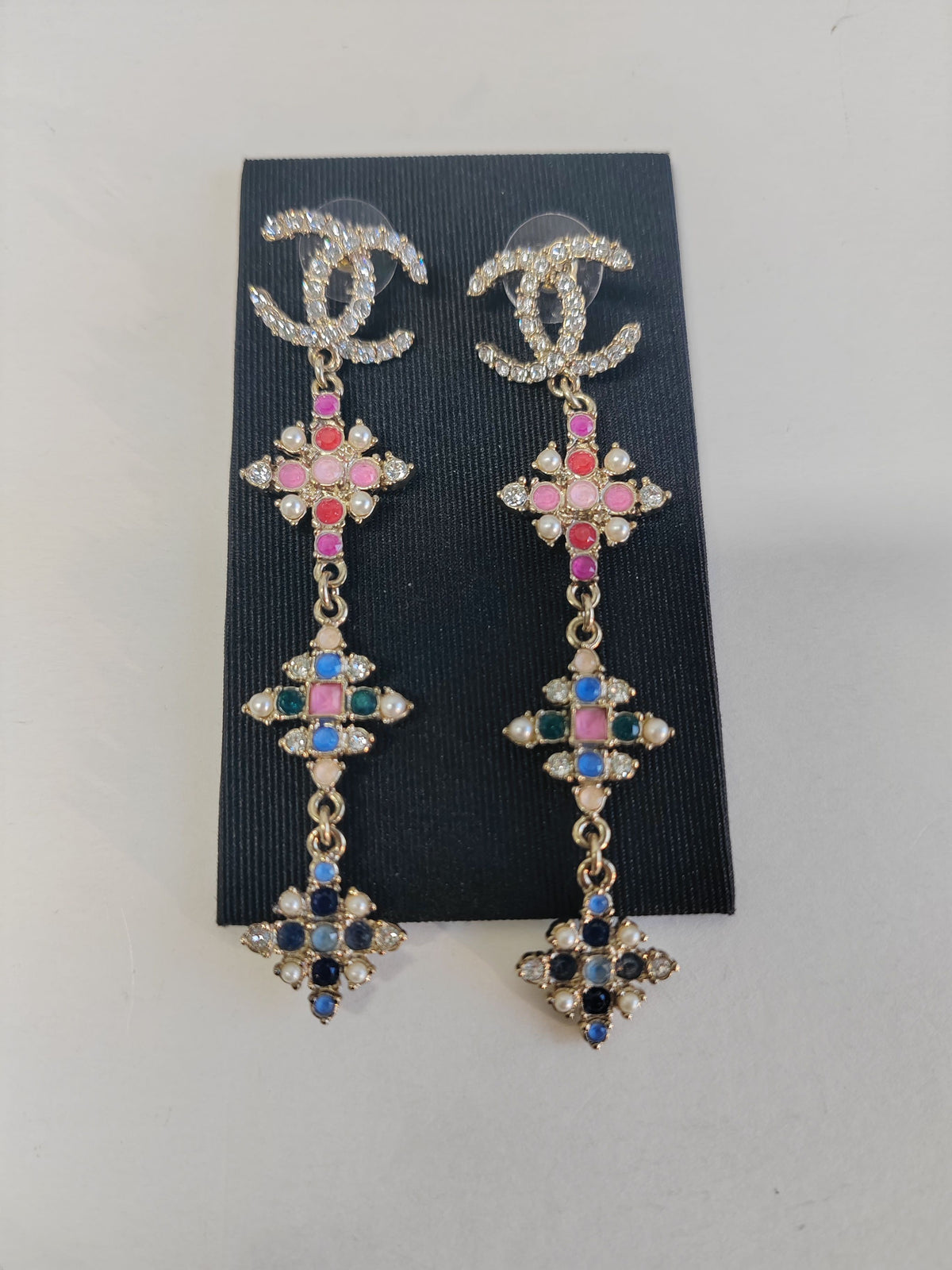 Chanel - Other - Gold-tone metal with rhinestone, faux pearl and multicoloured decorative embellishments - Multicolour