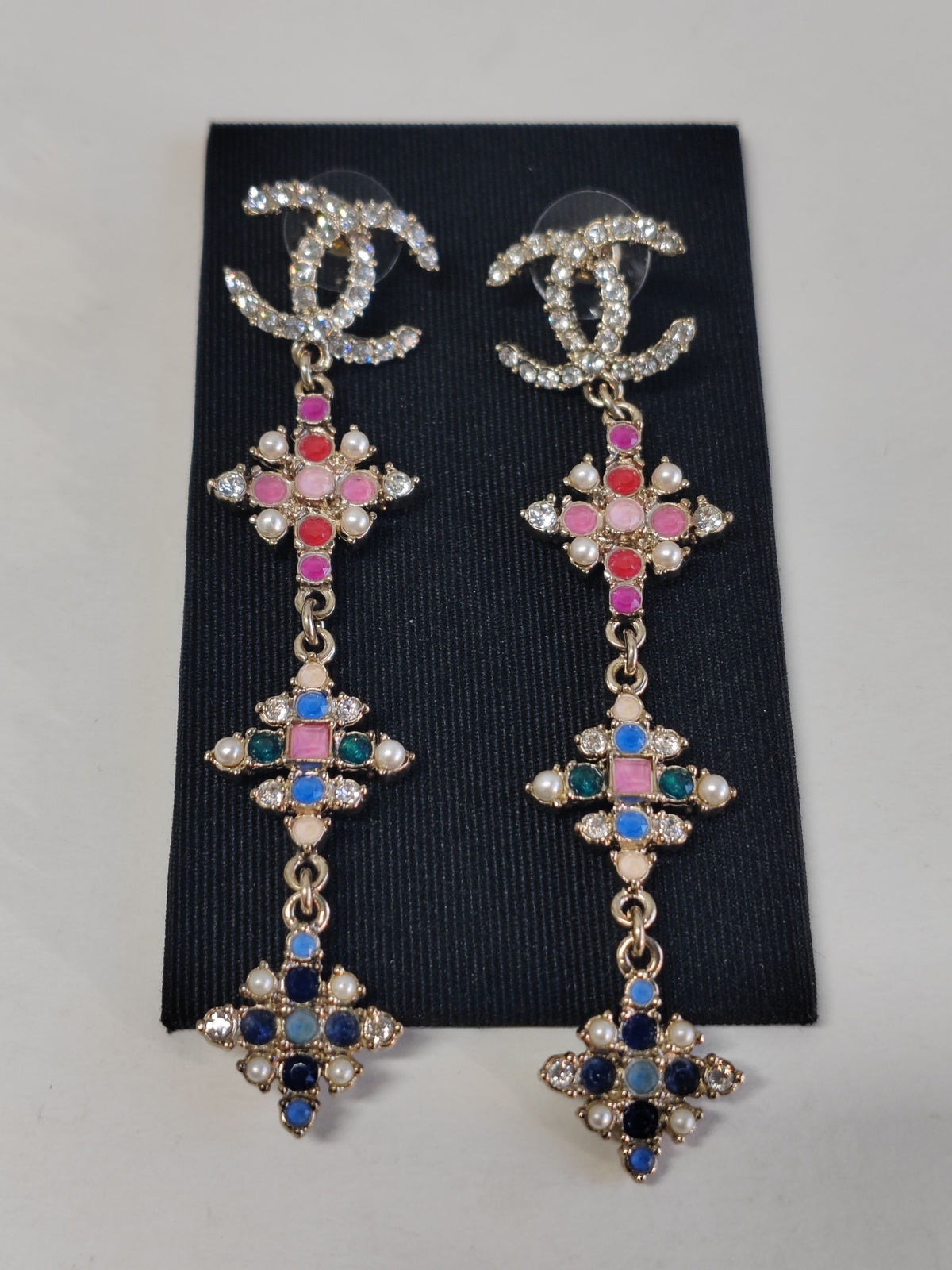 Chanel - Other - Gold-tone metal with rhinestone, faux pearl and multicoloured decorative embellishments - Multicolour