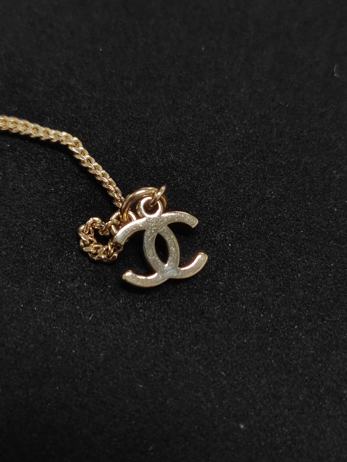 Chanel - Other - Gold-tone metal with white and black decorative accents - Gold