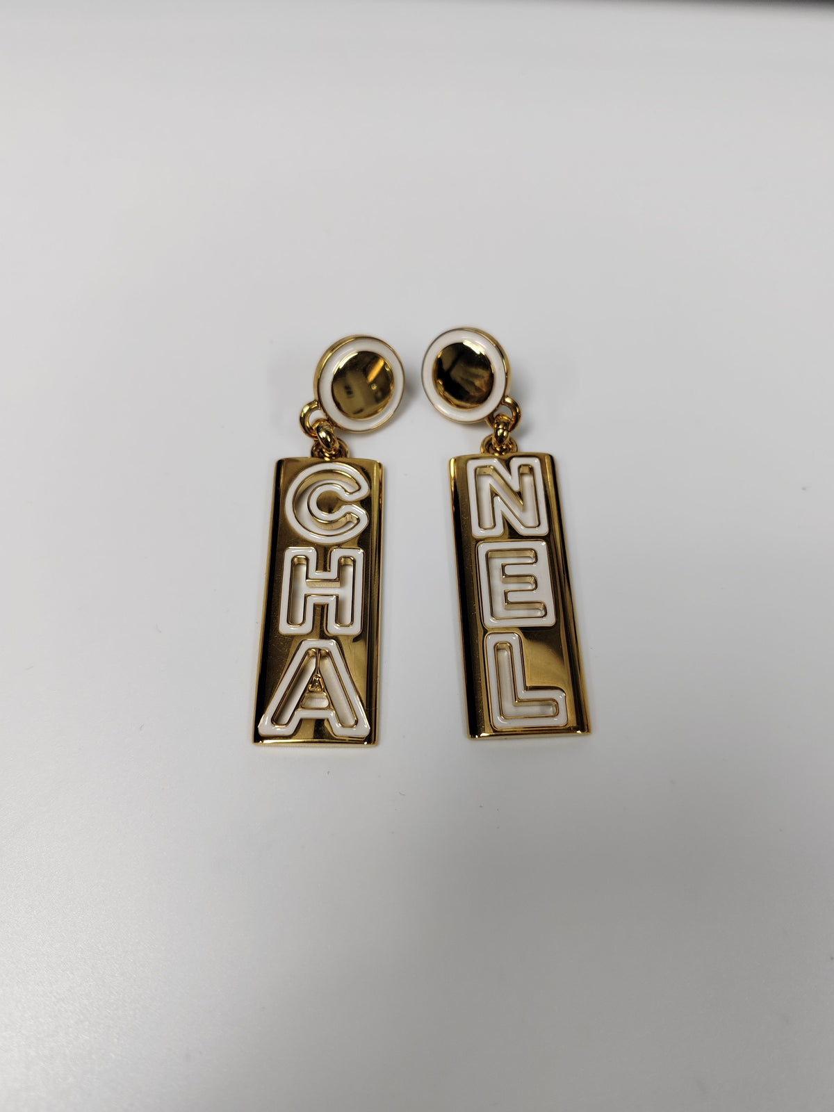 Chanel - Other - Gold-tone metal with white enamel accents - Gold