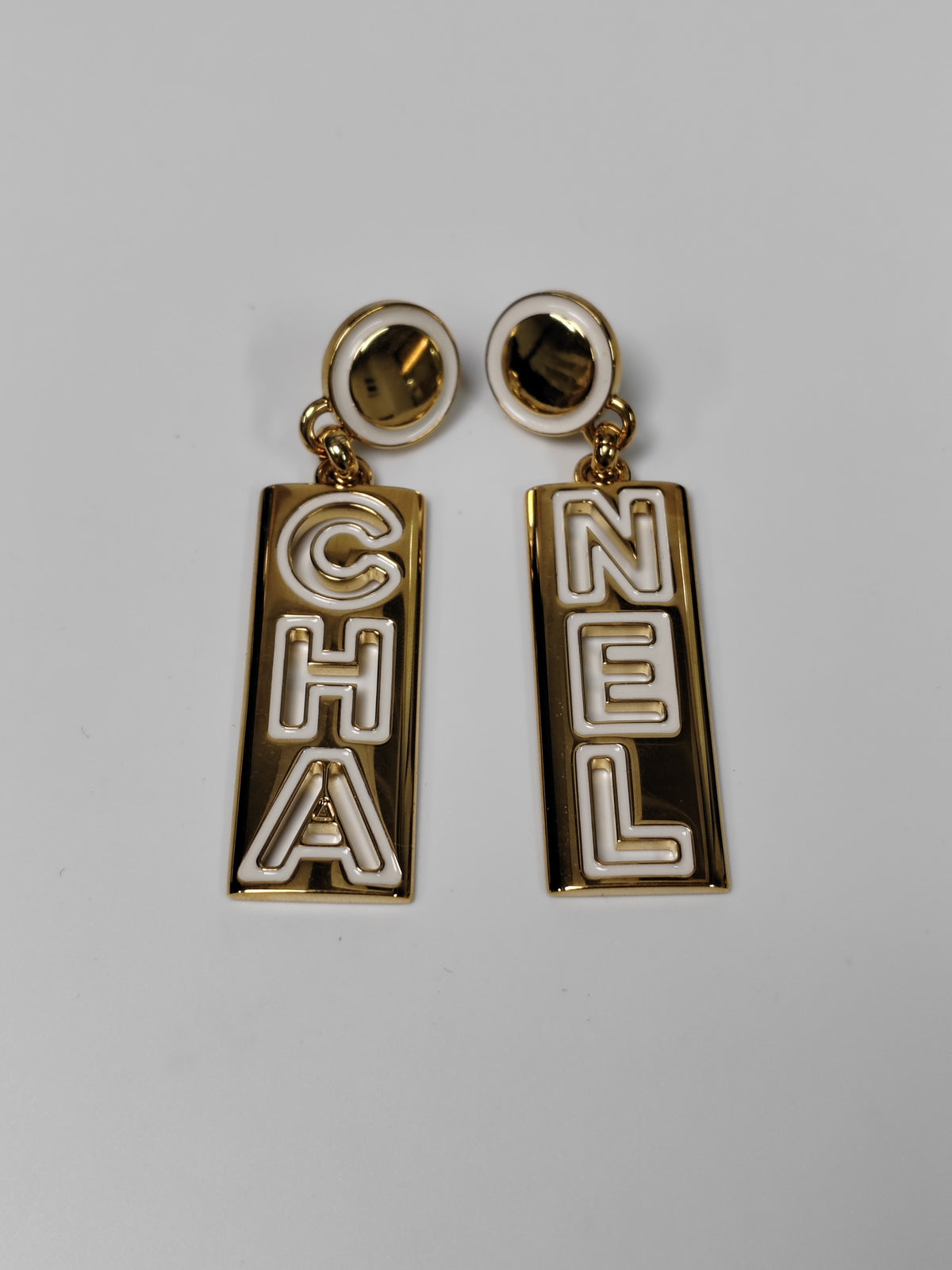 Chanel - Other - Gold-tone metal with white enamel accents - Gold