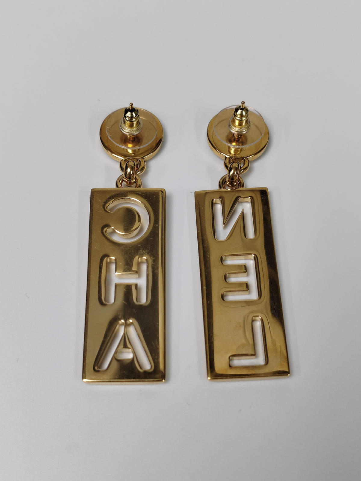 Chanel - Other - Gold-tone metal with white enamel accents - Gold
