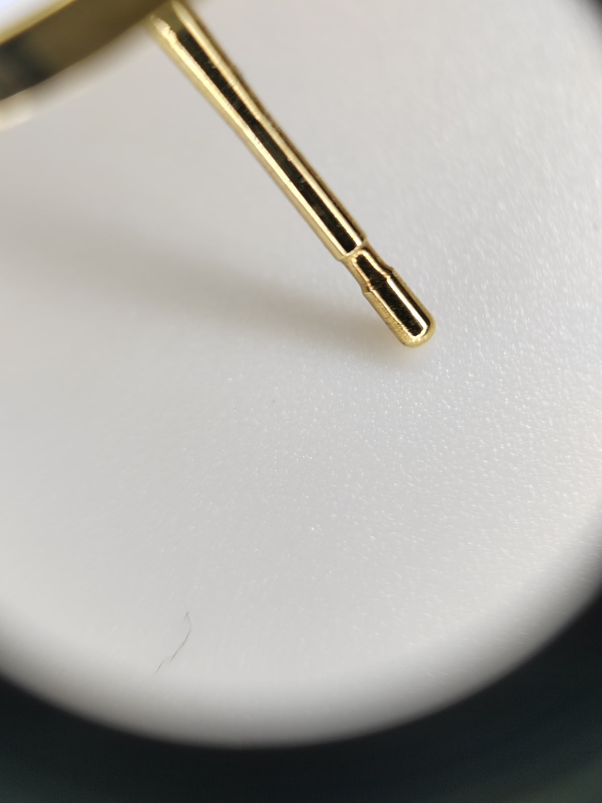 Chanel - Other - Gold-tone metal with white enamel accents - Gold